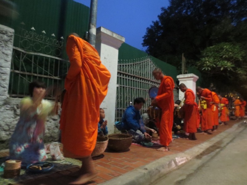 Ronda das almas - Luang Prabang, Laos