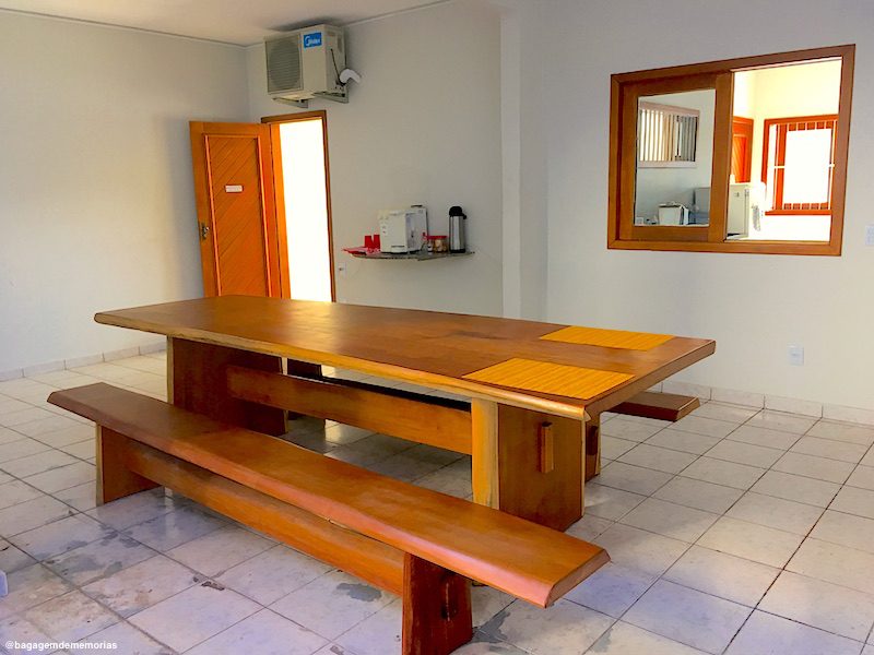 Sono Hostel Vitória: Mesa compartilhada para o café da manhã sono hostel_mesa