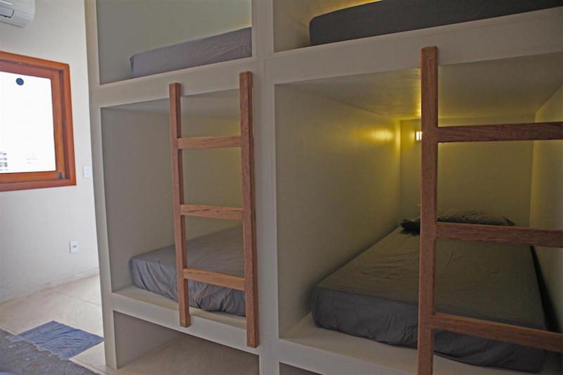 Sono Hostel Vitória: As camas têm tomada e luz de leitura | Foto: divulgação Sono Hostel Vitória sonohostel_dorm - foto sono